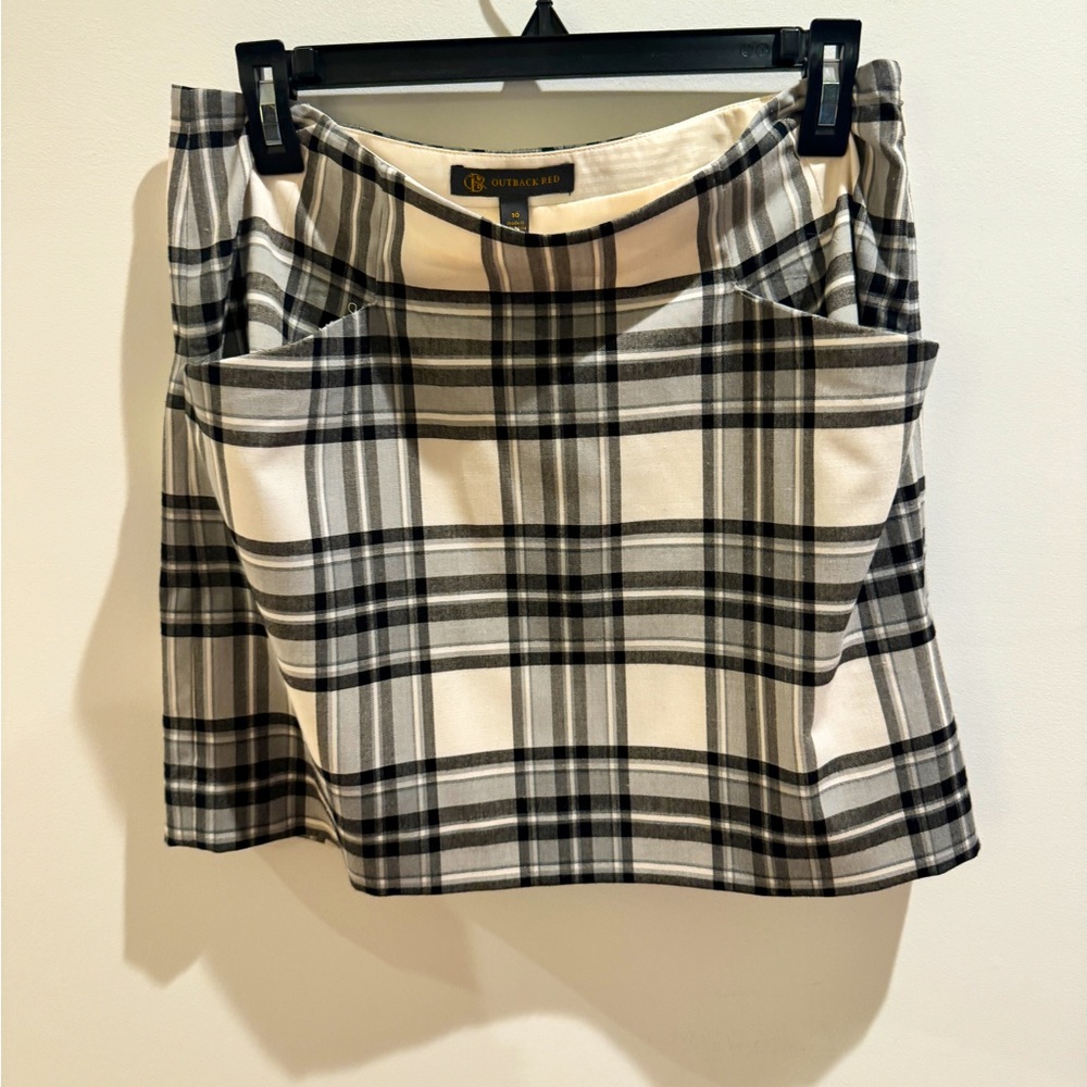 Outback Red Women’s Plaid Mini Skirt- side zipper, lined, size 10